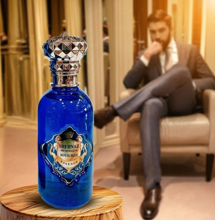 صورة عطر نسائي بجودة عالية
